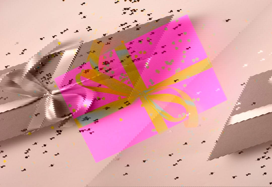 Geschenk mit rosa Papier